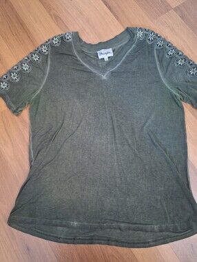 Wrangler V Neck T Shirt With Lace, Distressed